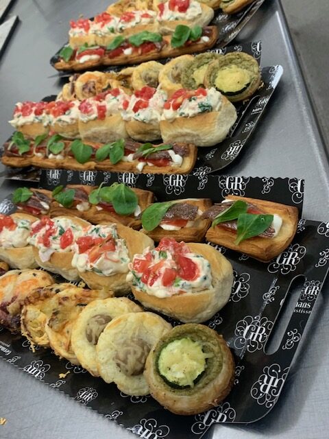 Mini pizzes de pasta de croissant variades